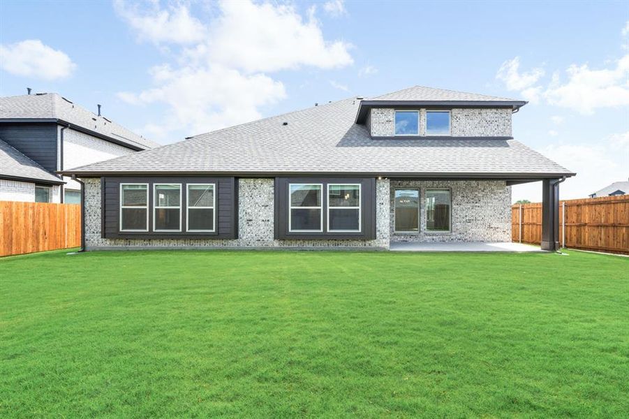 Exterior details and patio area of a home in Sonoma Verde, Rockwall (Image 28).