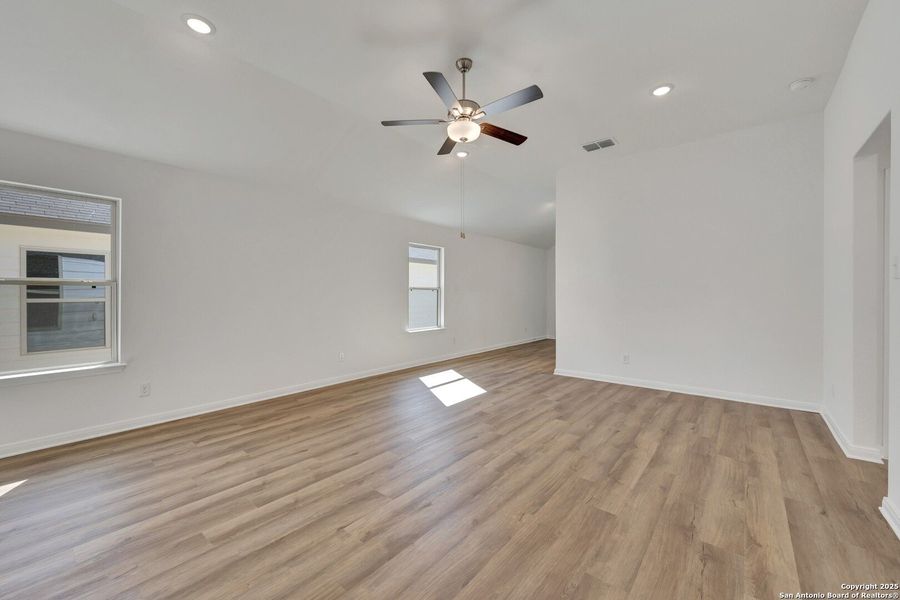 Spacious, unfurnished interior of a new home in Park Place, New Braunfels (Image 31). Spacious, unfurnished interior of a new home in Park Place, New Braunfels (Image 31).
