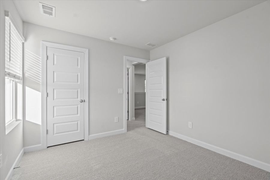 Spacious, unfurnished interior of a new home in Village at White Pine, Pendleton (Image 19).