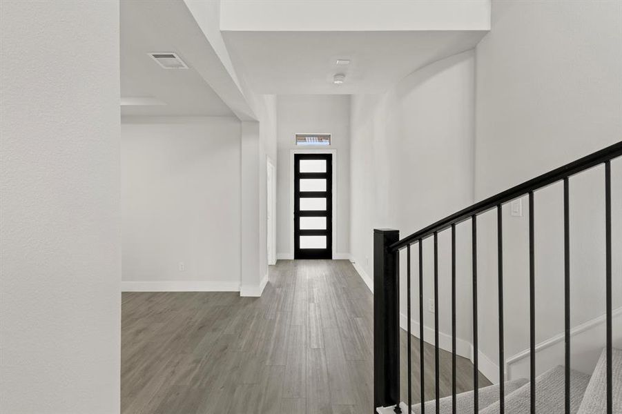 03. 2512 Rolling Hills - Entry