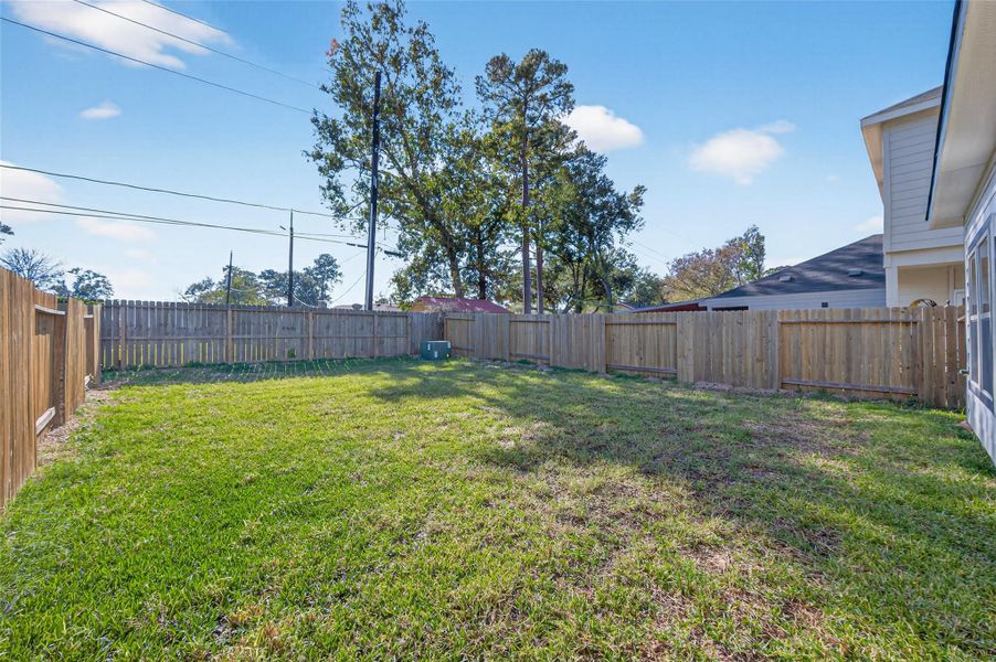Exterior details and patio area of a home in Woodland Lakes, Huffman (Image 4).