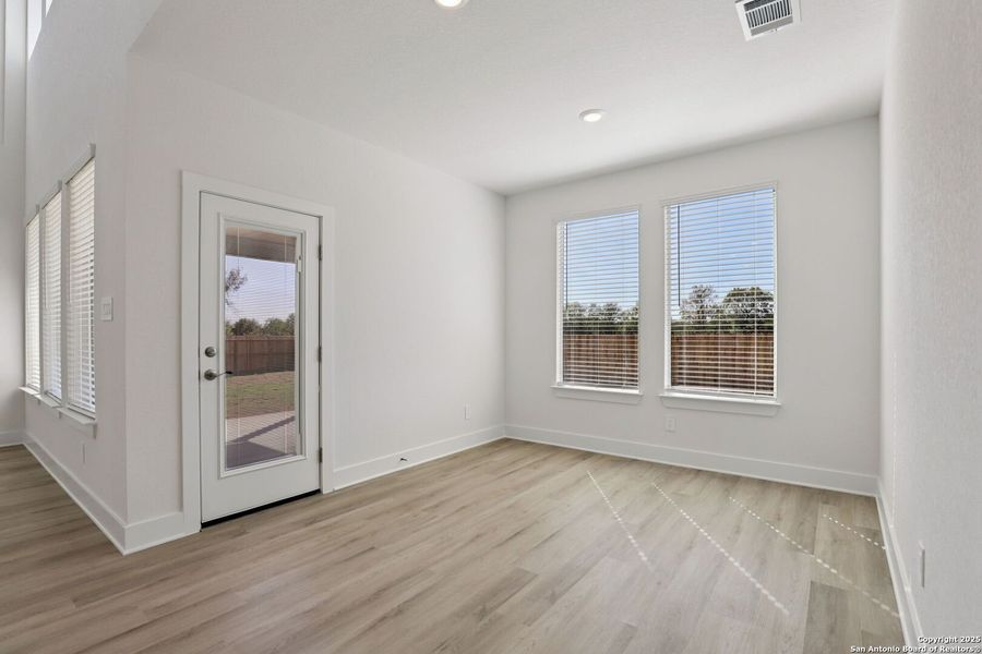 Spacious, unfurnished interior of a new home in Carmel Ranch, Schertz (Image 53).