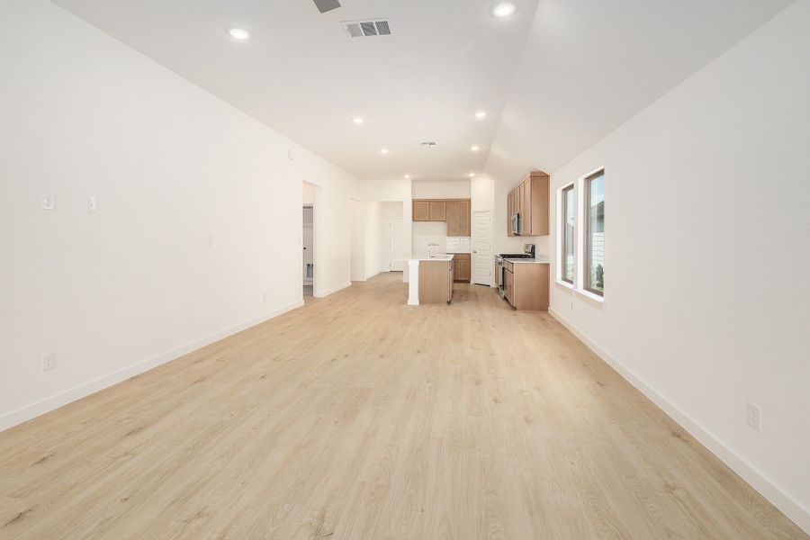 Spacious, unfurnished interior of a new home in Prairie Winds, Hutto (Image 15).