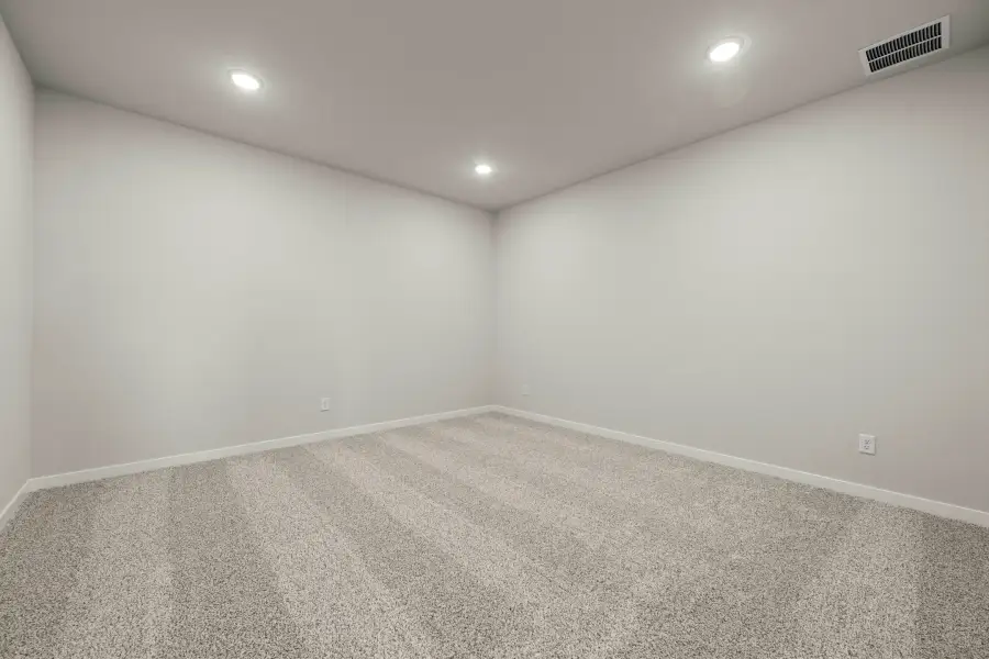 Spacious, unfurnished interior of a new home in Three Creeks, Belton (Image 19).