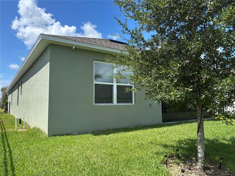 Exterior details and patio area of a home in Victoria Oaks, Deland (Image 27).