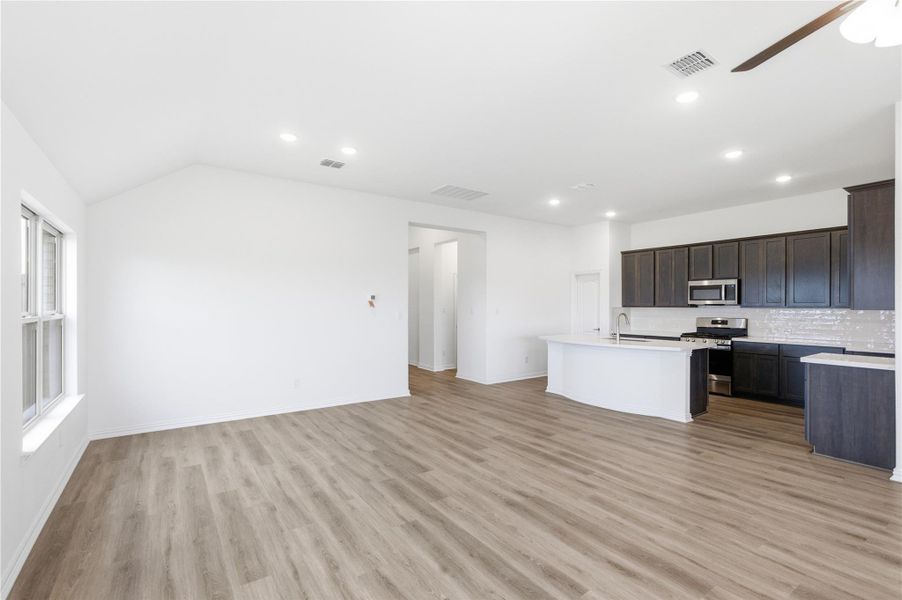 Spacious, unfurnished interior of a new home in Briarwood, Elgin (Image 18).