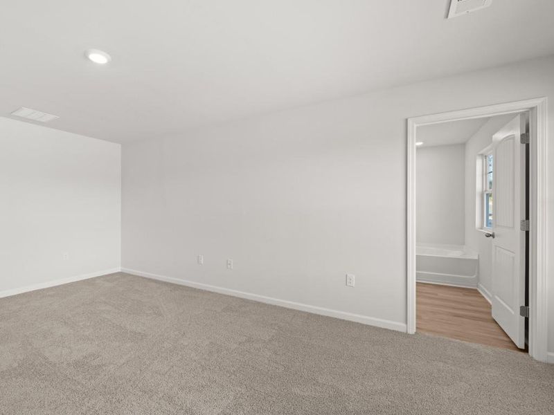 Spacious, unfurnished interior of a new home in Hughes Court, Dawsonville (Image 25).