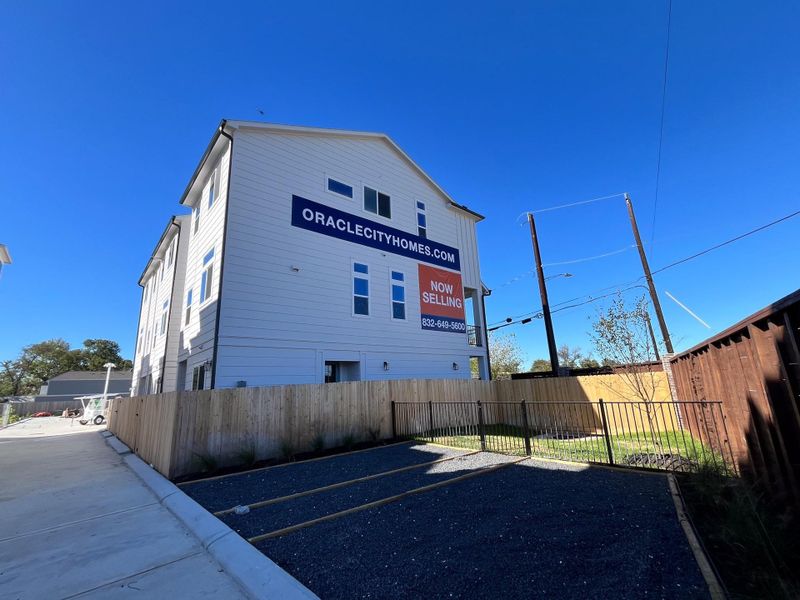Exterior details and patio area of a home in Yale Terrace, Houston (Image 19).