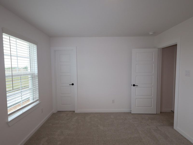 Spacious, unfurnished interior of a new home in Summerview, Fulshear (Image 10).