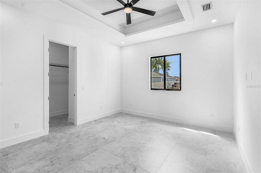 Spacious, unfurnished interior of a new home in , Lehigh Acres (Image 33).