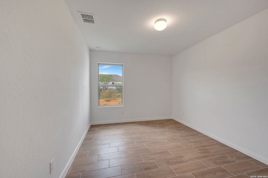 Spacious, unfurnished interior of a new home in Chaparral Ranch, Floresville (Image 29).