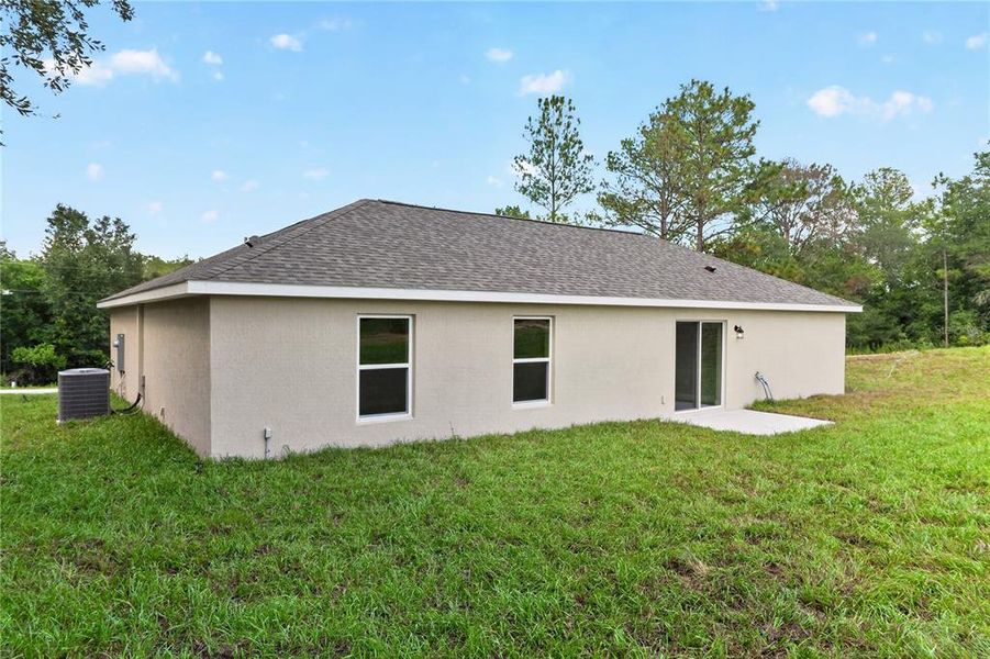 Exterior details and patio area of a home in , Dunnellon (Image 33).