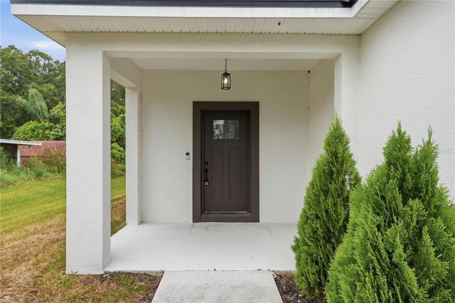 Exterior details and patio area of a home in , Orlando (Image 3).