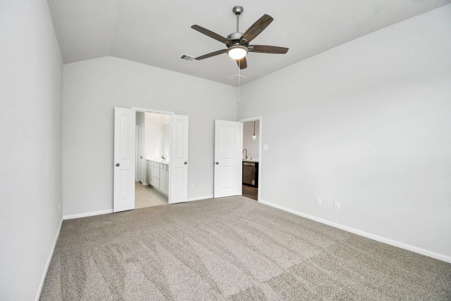 Spacious, unfurnished interior of a new home in Arabella on the Prairie: Premier Collection, Richmond (Image 21).