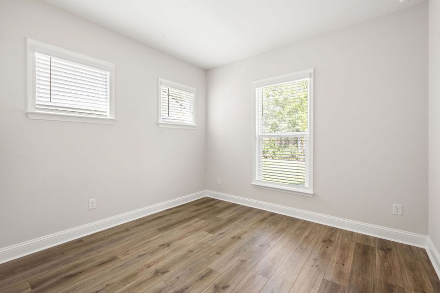 Spacious, unfurnished interior of a new home in Waterways, Richmond Hill (Image 63).