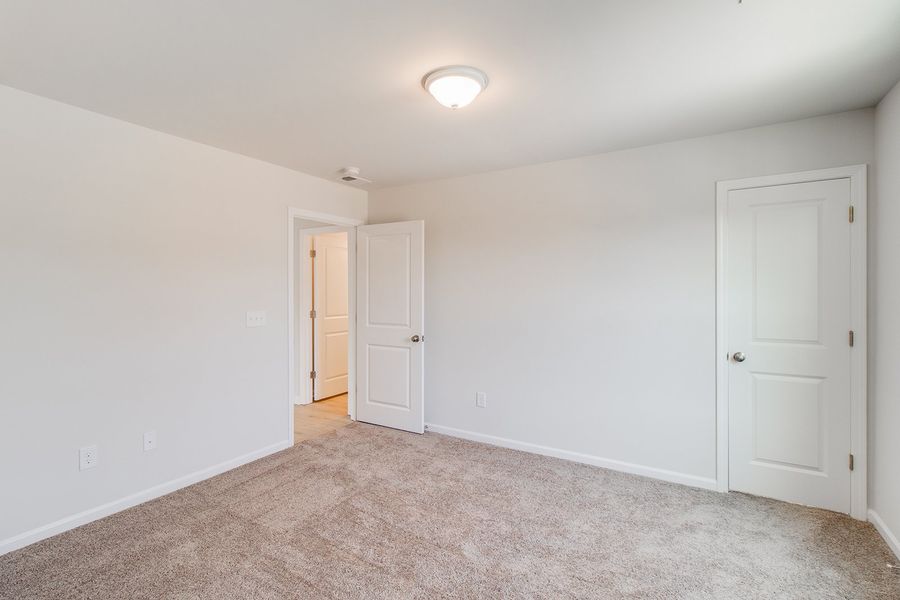 Spacious, unfurnished interior of a new home in Winston Point, Gilbert (Image 27).