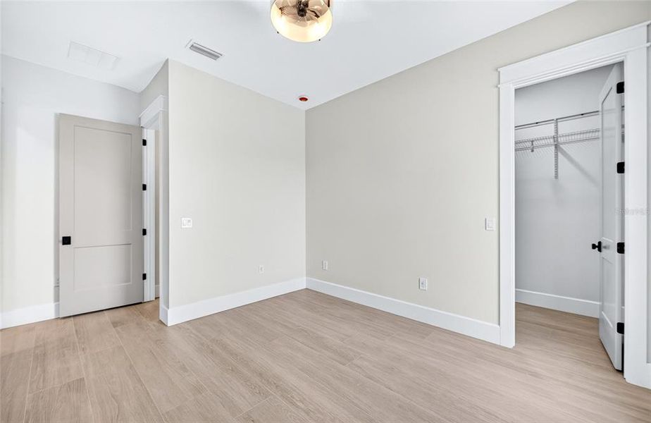 Spacious, unfurnished interior of a new home in , Dade City (Image 62).
