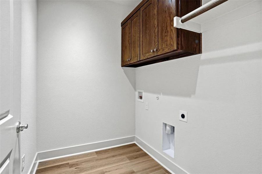 Spacious, unfurnished interior of a new home in , Sanger (Image 14).