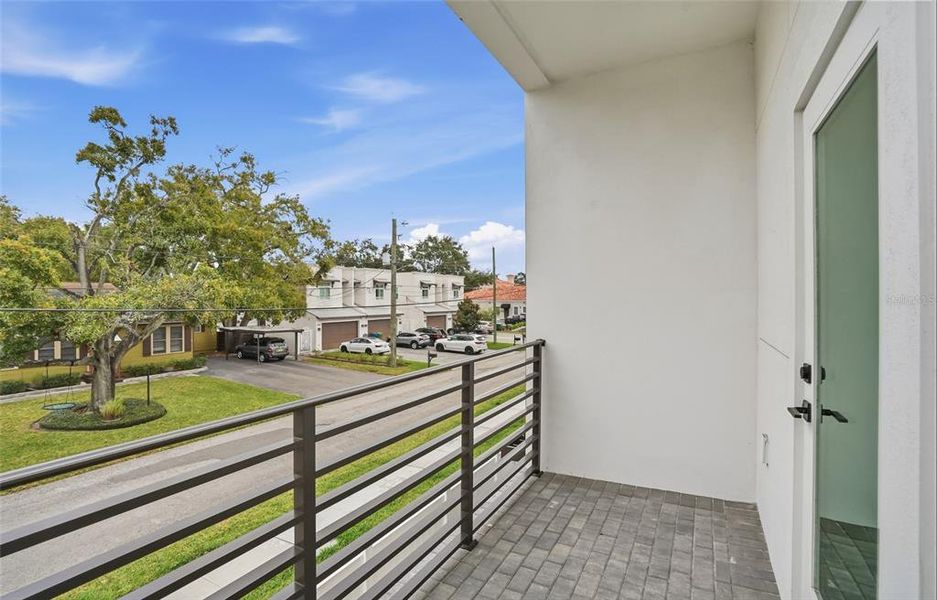 Exterior details and patio area of a home in , Tampa (Image 3).