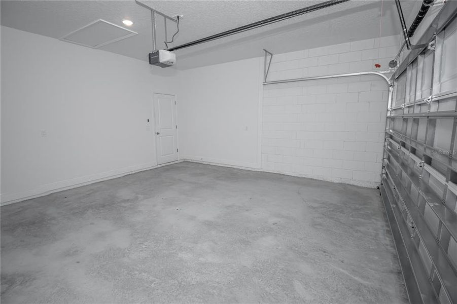 Spacious, unfurnished interior of a new home in , Citrus Springs (Image 20).