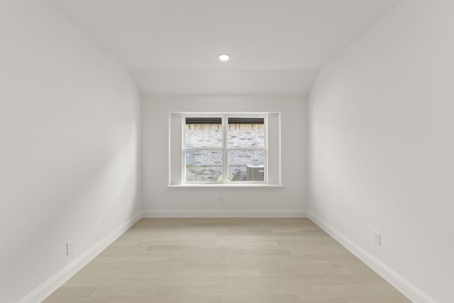 Spacious, unfurnished interior of a new home in The Reserve at Spiritas Ranch, Little Elm (Image 23).