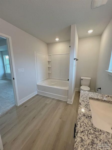 Spacious, unfurnished interior of a new home in Allison Acres, Cantonment (Image 13).