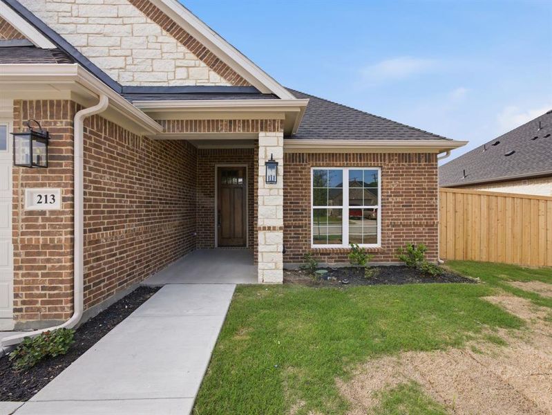 Exterior details and patio area of a home in , Grand Prairie (Image 3).