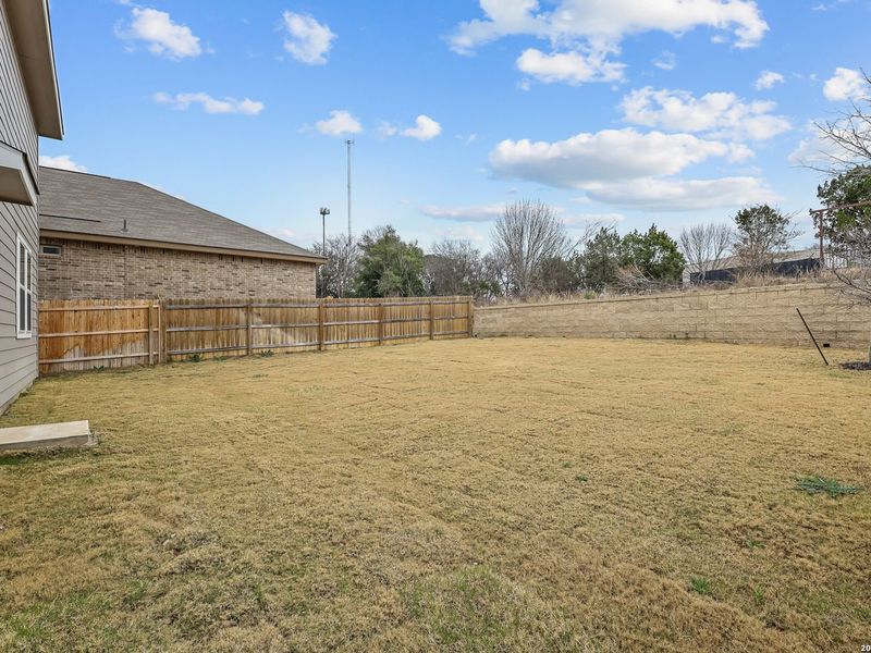Exterior details and patio area of a home in Royal Crest, San Antonio (Image 30).