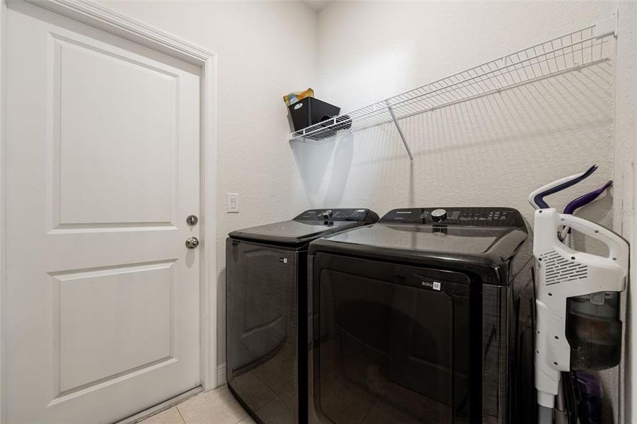 Close-up of interior finishes inside a home in , North Port (Image 21). Close-up of interior finishes inside a home in , North Port (Image 21).