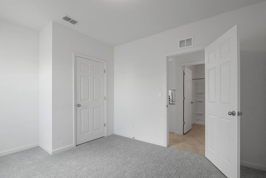 Spacious, unfurnished interior of a new home in , Port St. Lucie (Image 30).