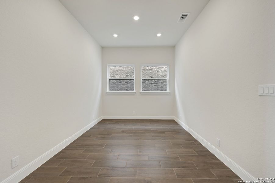 Spacious, unfurnished interior of a new home in Windsong - Reserve Series, Boerne (Image 24).