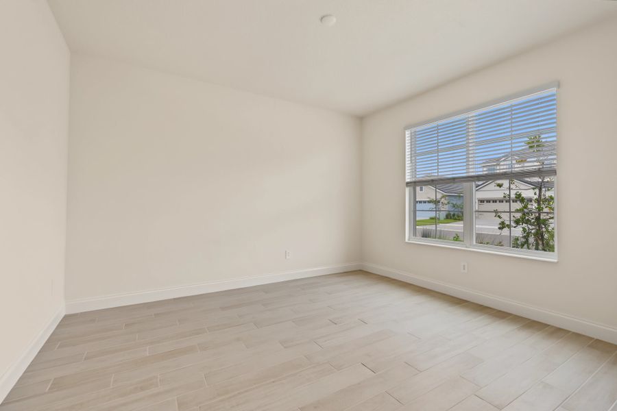 Spacious, unfurnished interior of a new home in Tamarack at Two Rivers, Zephyrhills (Image 22).