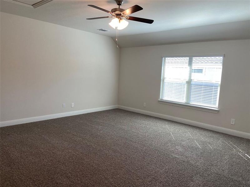 Spacious, unfurnished interior of a new home in , Euless (Image 10).