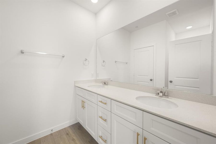 20_7625 Dakota- Primary Suite-4