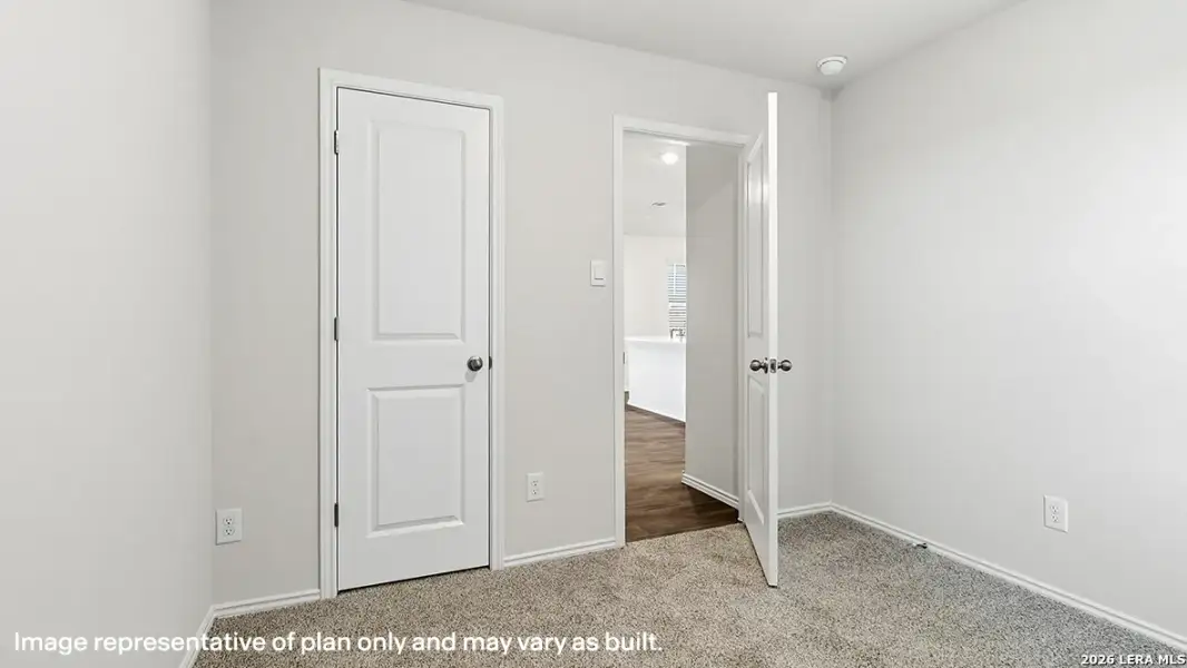 Spacious, unfurnished interior of a new home in Stonehill, San Antonio (Image 27).
