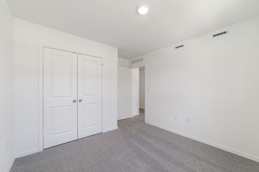 Spacious, unfurnished interior of a new home in Aulin Square, Oviedo (Image 27).