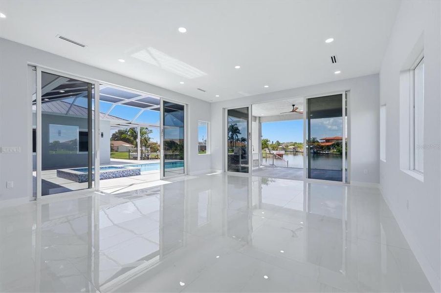 Spacious, unfurnished interior of a new home in , Port Charlotte (Image 19).