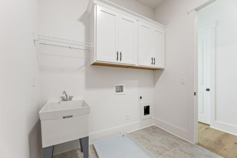 Furnished interior view inside a new home in White Post on Lake Lanier, Gainesville (Image 7).