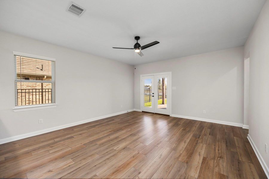 Spacious, unfurnished interior of a new home in Sunterra, Katy (Image 11). Spacious, unfurnished interior of a new home in Sunterra, Katy (Image 11).