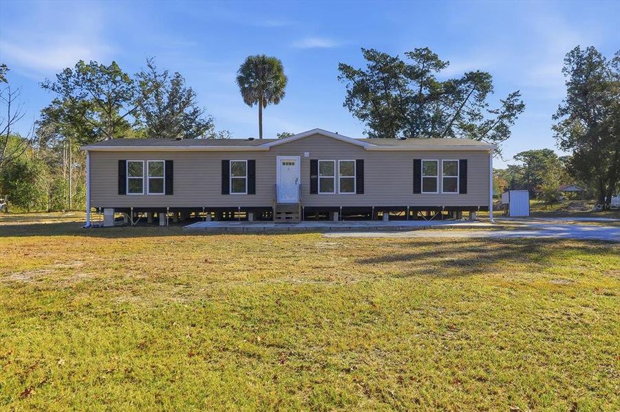 Exterior details and patio area of a home in , Homosassa (Image 1). Exterior details and patio area of a home in , Homosassa (Image 1).