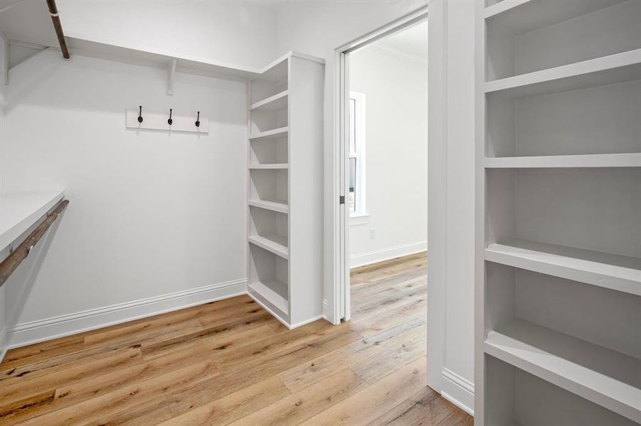 Spacious, unfurnished interior of a new home in , Sulphur Springs (Image 12).