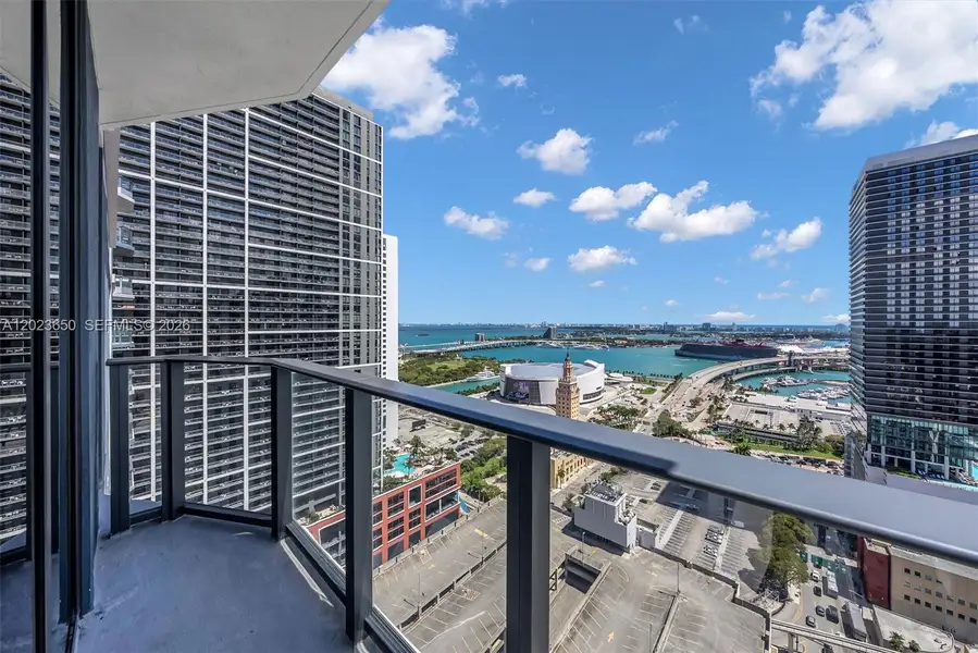 Condo located in Miami, FL showcasing its design and architecture (Image 4).