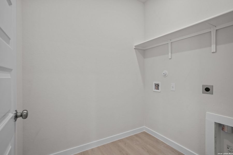 Spacious, unfurnished interior of a new home in Mesa Vista, San Antonio (Image 18).