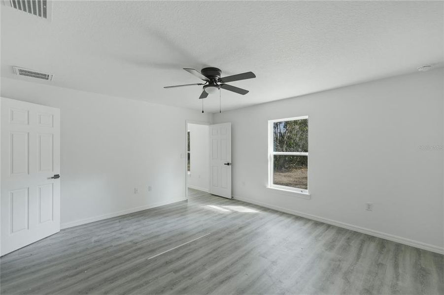 Spacious, unfurnished interior of a new home in , Summerfield (Image 21).