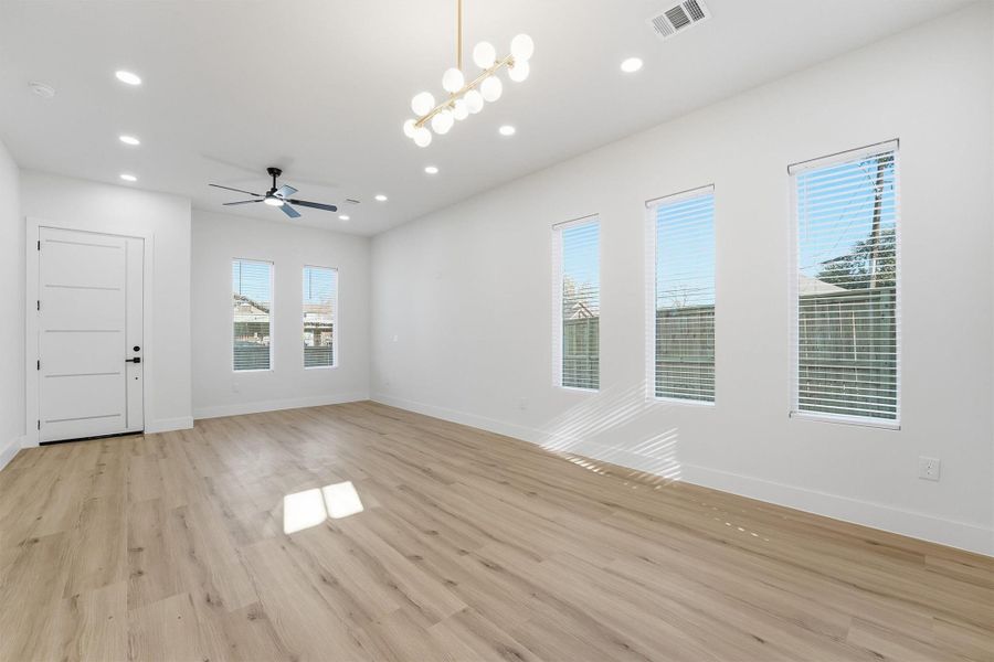 Spacious, unfurnished interior of a new home in , Houston (Image 17).