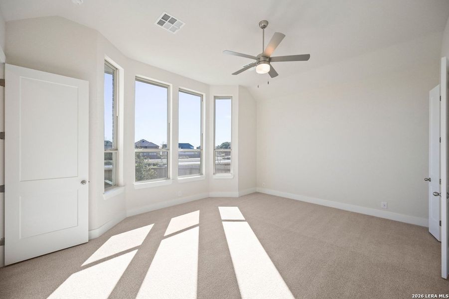 Spacious, unfurnished interior of a new home in Davis Ranch, San Antonio (Image 15).