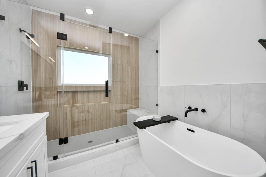 Soaking tub and separate shower Soaking tub and separate shower