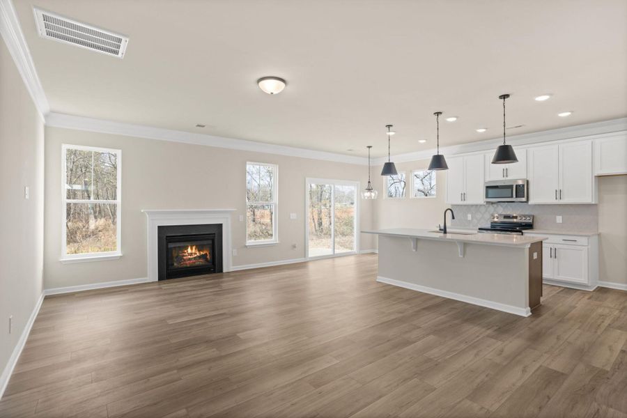 Spacious, unfurnished interior of a new home in Greenrich Mill, Simpsonville (Image 16).