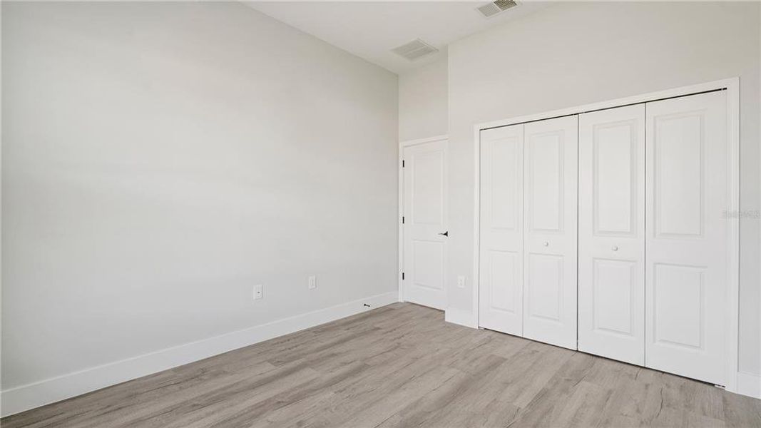 Spacious, unfurnished interior of a new home in , Ocala (Image 26).