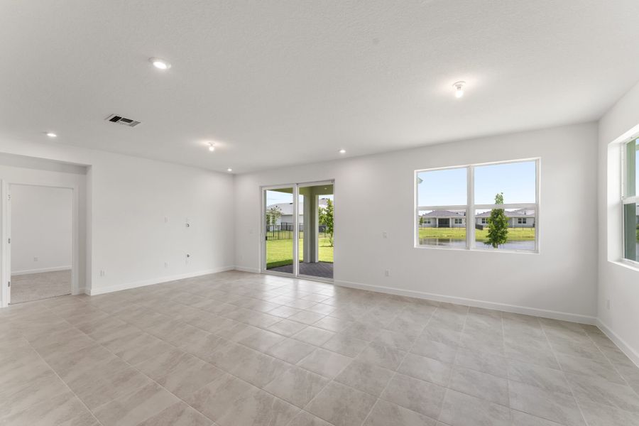 Spacious, unfurnished interior of a new home in Tradition, Port St. Lucie (Image 5).